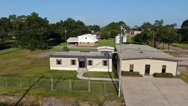 3604 Commercial Dr thumbnail 2