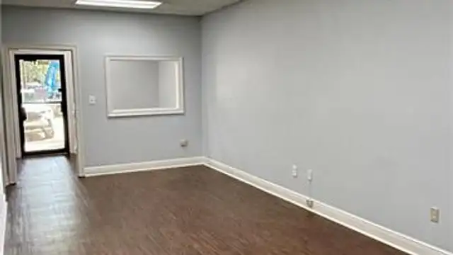 663 Brownswitch Rd Unit #4 thumbnail 4