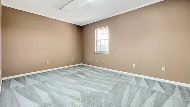 8115 Vincent Rd thumbnail 4