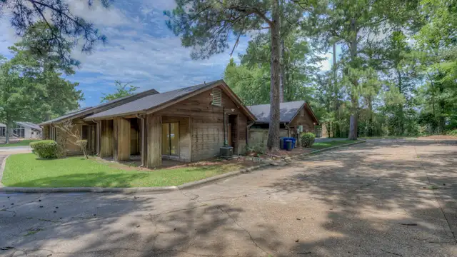 7101 Pines Rd thumbnail 4