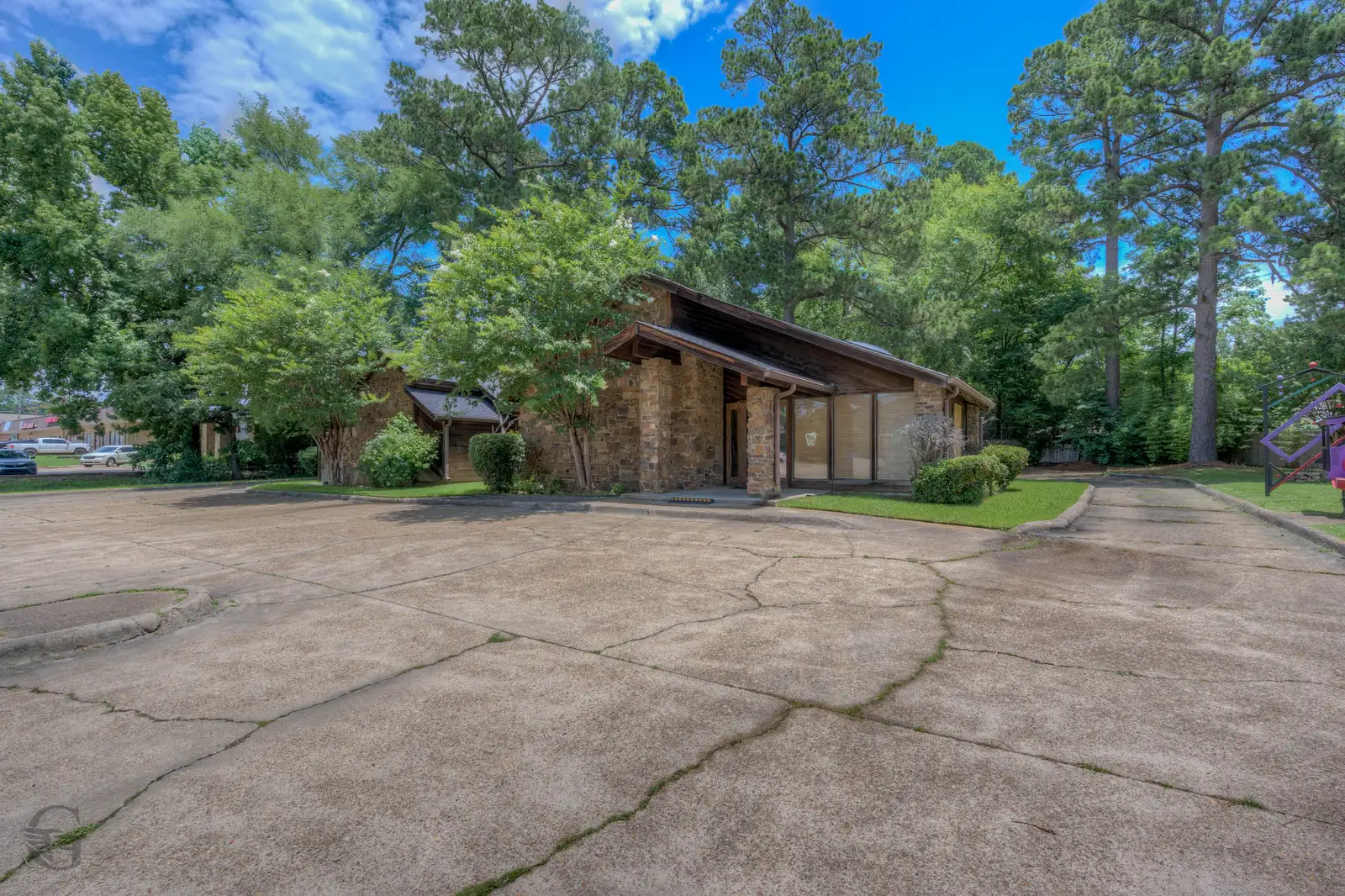 7101 Pines Rd