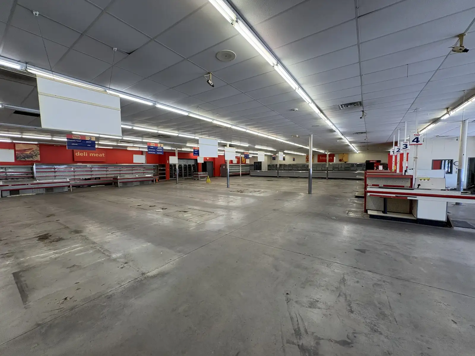 4726 - Oak Park Shopping Center
