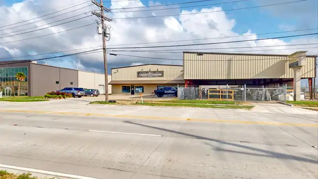 5960 Mounes St thumbnail 2