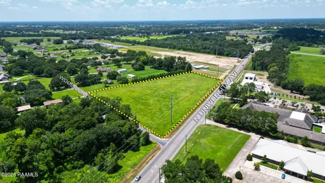 100 Woodrich Ln thumbnail 3