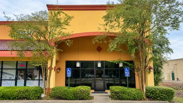 Suite# 1 - $500/month Rent Special | Retail / Office Space For Lease +/-1,384 sf thumbnail 3