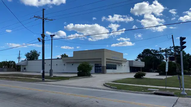 Free-Standing Retail Building thumbnail 2