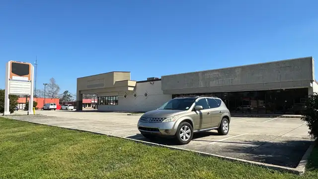 Free-Standing Retail Building thumbnail 5