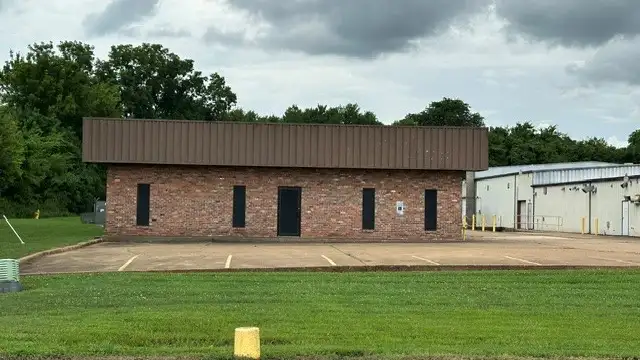 4924 Hazel Jones Rd thumbnail 5