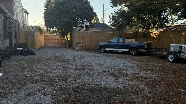 1017 Marigny St thumbnail 3