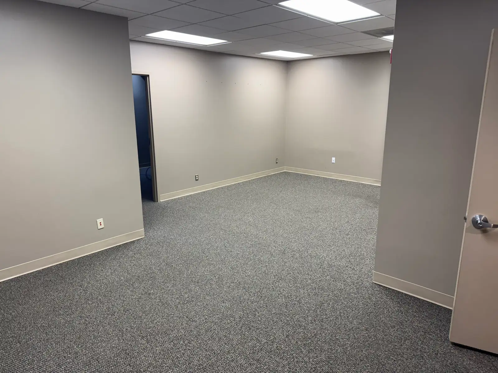 Retail Space on Carondelet image 9