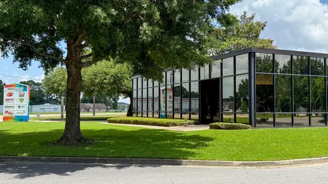 Long Term Net Leased Office Building thumbnail 2
