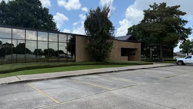 Long Term Net Leased Office Building thumbnail 4