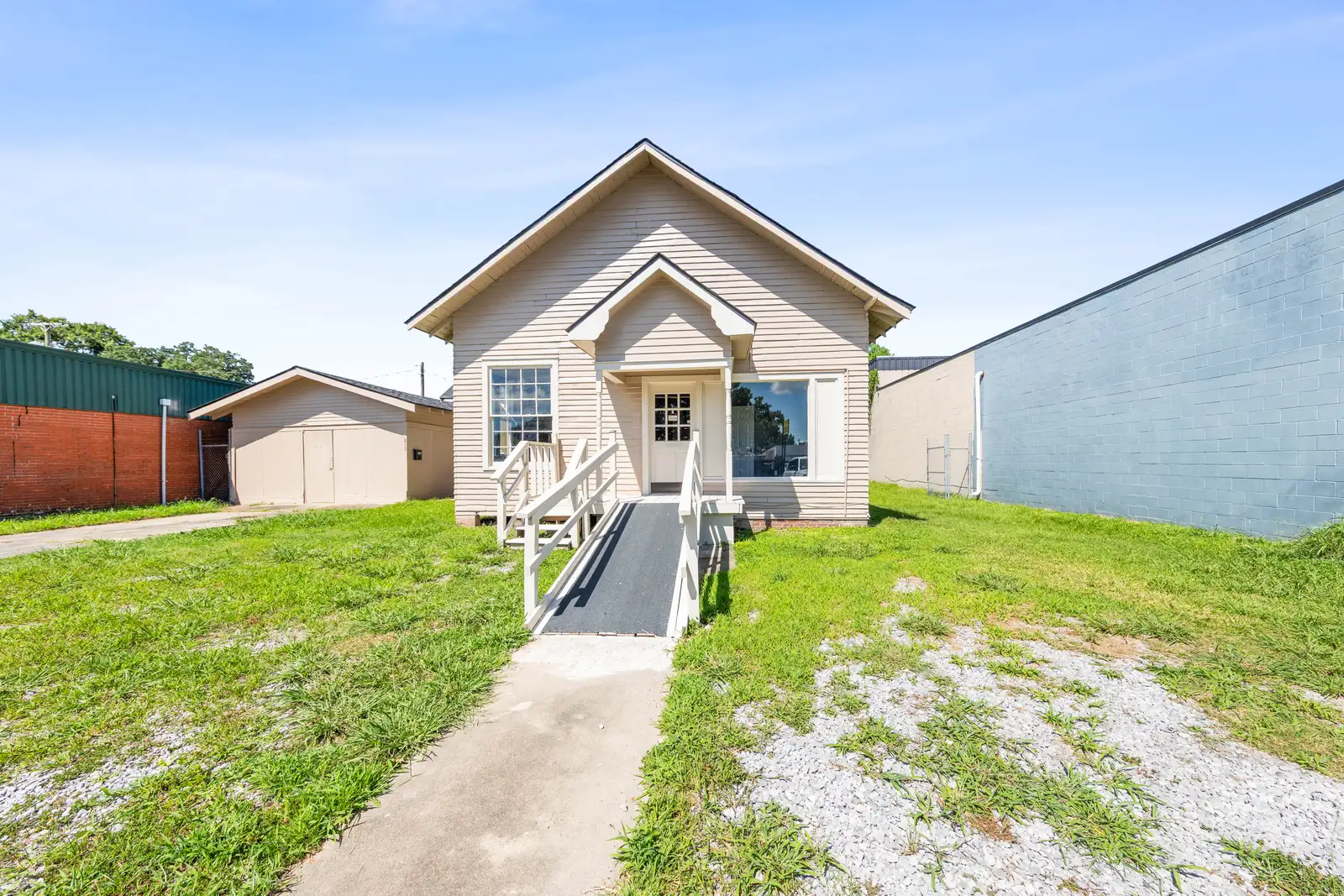 813 N Parkerson Ave