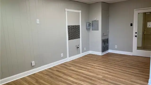 Suite 207 image