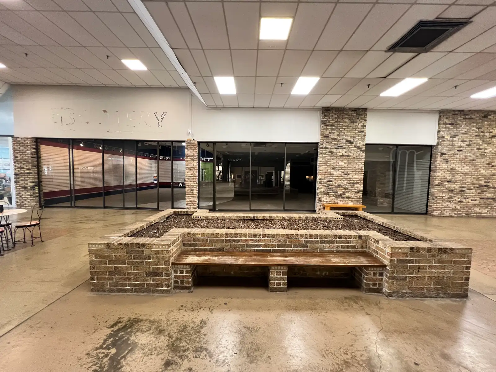 539 S Main St inside South Main Mall