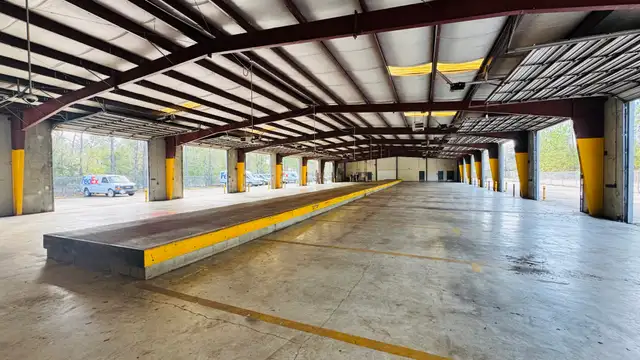 Northpark Office/Warehouse thumbnail 4