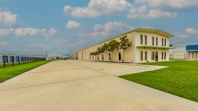 204 Venture Blvd. thumbnail 3