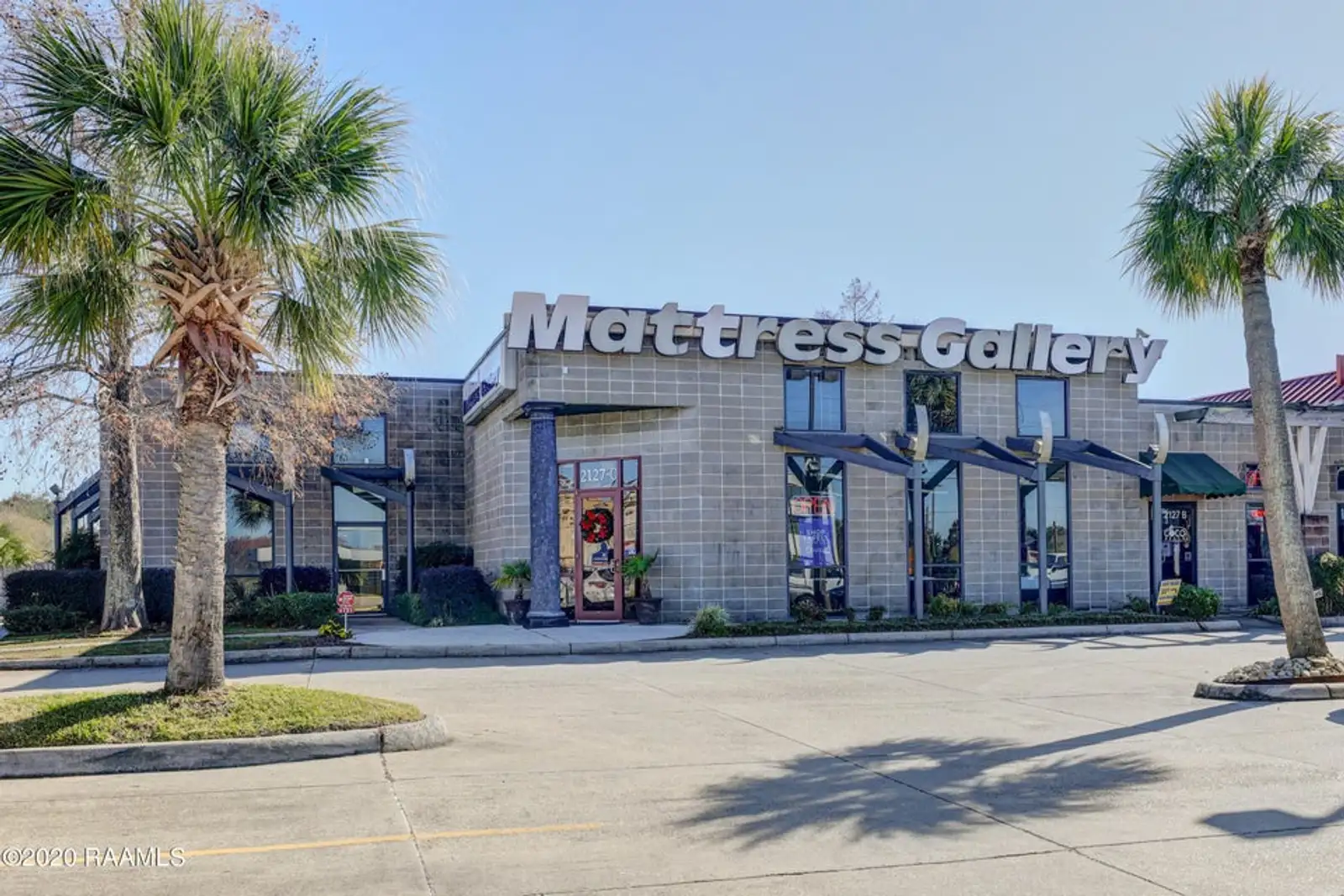 Lafayette Costco anchored shopping center for lease
