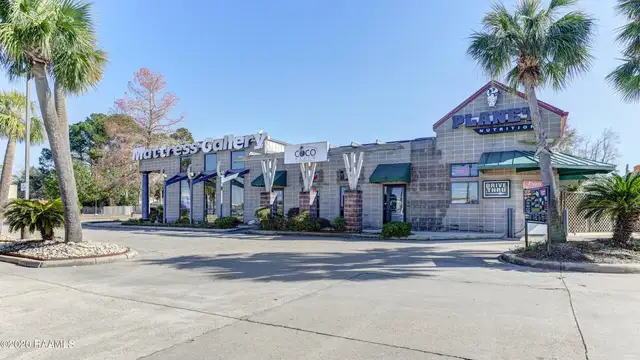 Lafayette Costco anchored shopping center for lease thumbnail 2