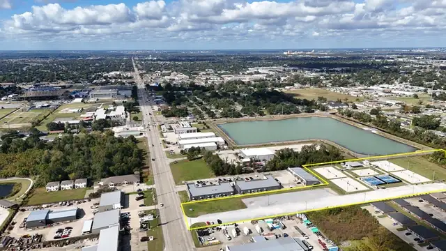 1311 E McNeese St thumbnail 3
