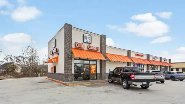 Vanilla Shell Retail Space in Multi-Tenant Strip Center thumbnail 3