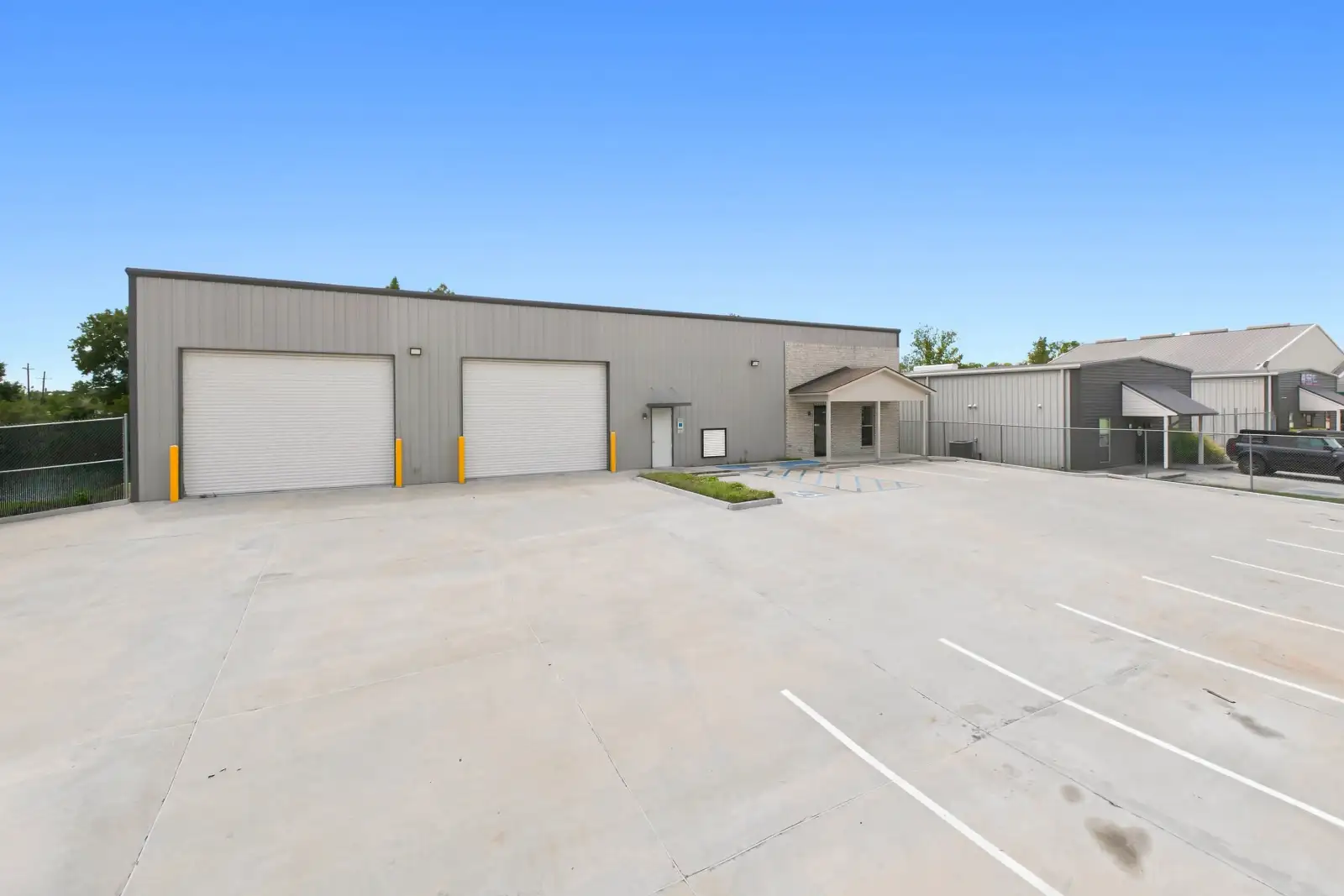 Industriplex Office Warehouse with 3 Phase Power
