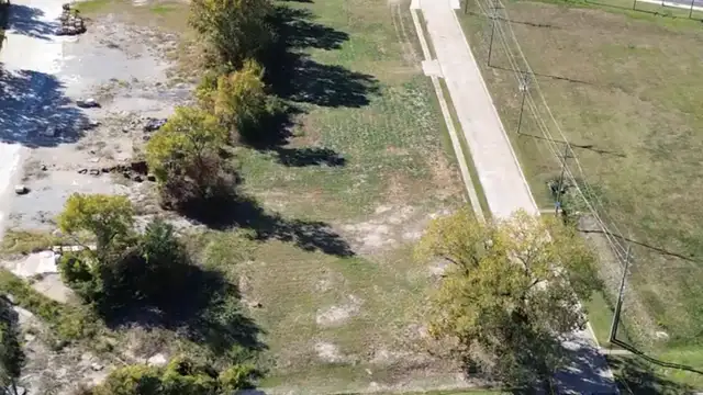 1250 E Texas St thumbnail 2