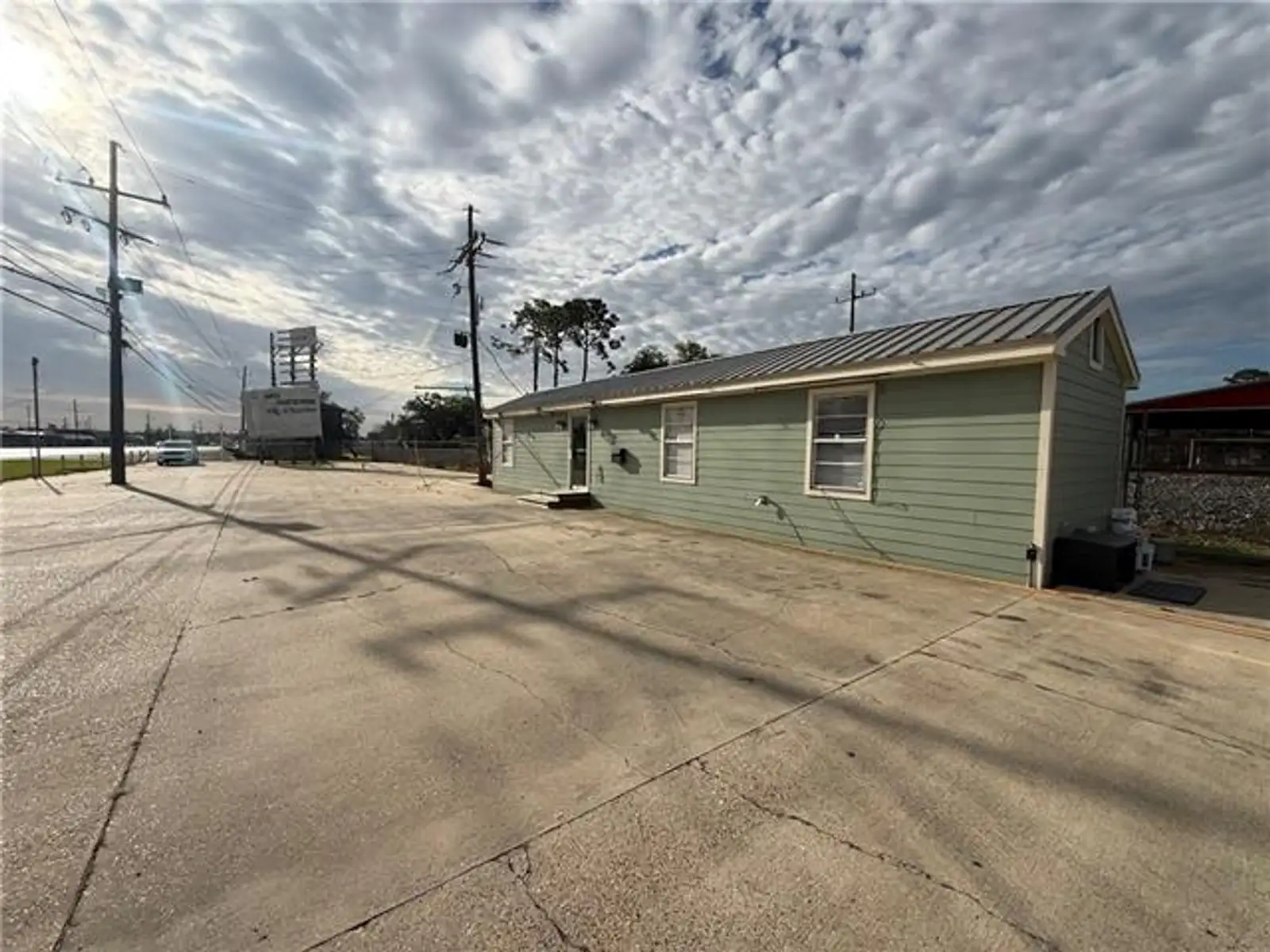 1201 W Airline Hwy
