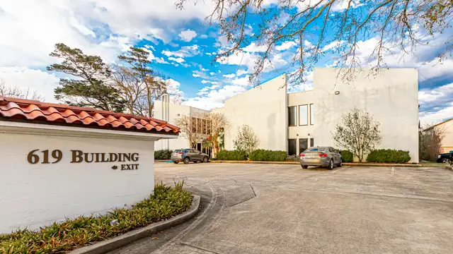 Best Value Mid City Office | Great Parking, Full Service ! thumbnail 2