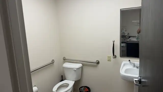 Suite 104 - North Bossier Office & Retail Suites Available | Benton Rd thumbnail 4