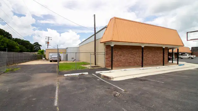 2833 Summer Grove Dr thumbnail 2