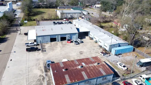 Industrial / Automotive Facility thumbnail 2