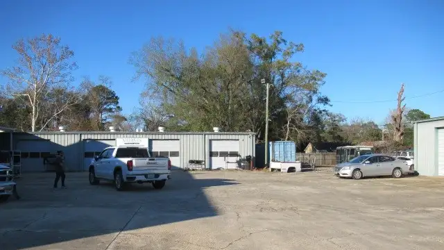 Industrial / Automotive Facility thumbnail 5