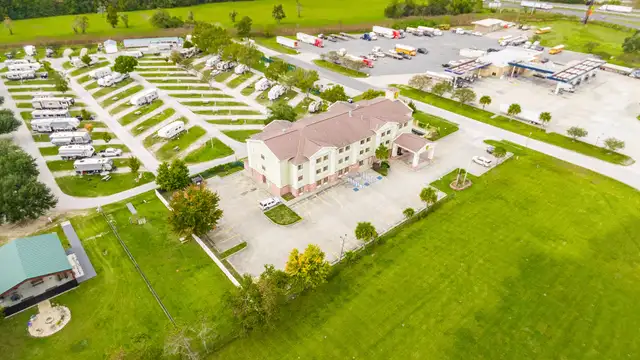 3001 Daulaut Dr thumbnail 4
