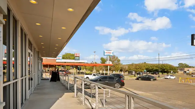 Prime Retail or Office For Lease thumbnail 4