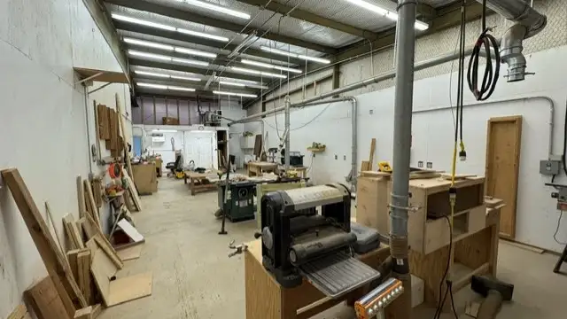 Office / Warehouse in Elmwood thumbnail 4