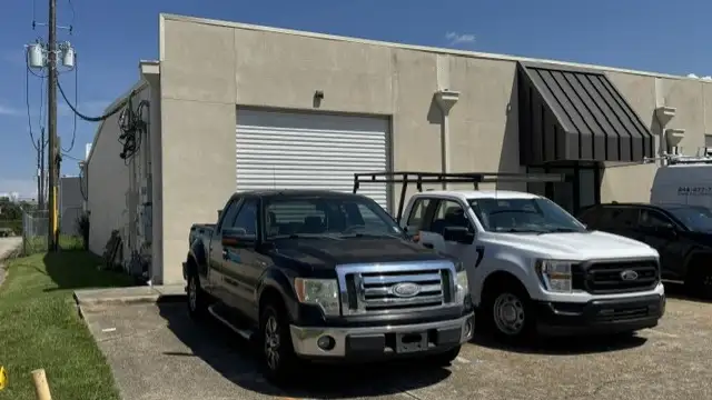 Office / Warehouse in Elmwood thumbnail 2