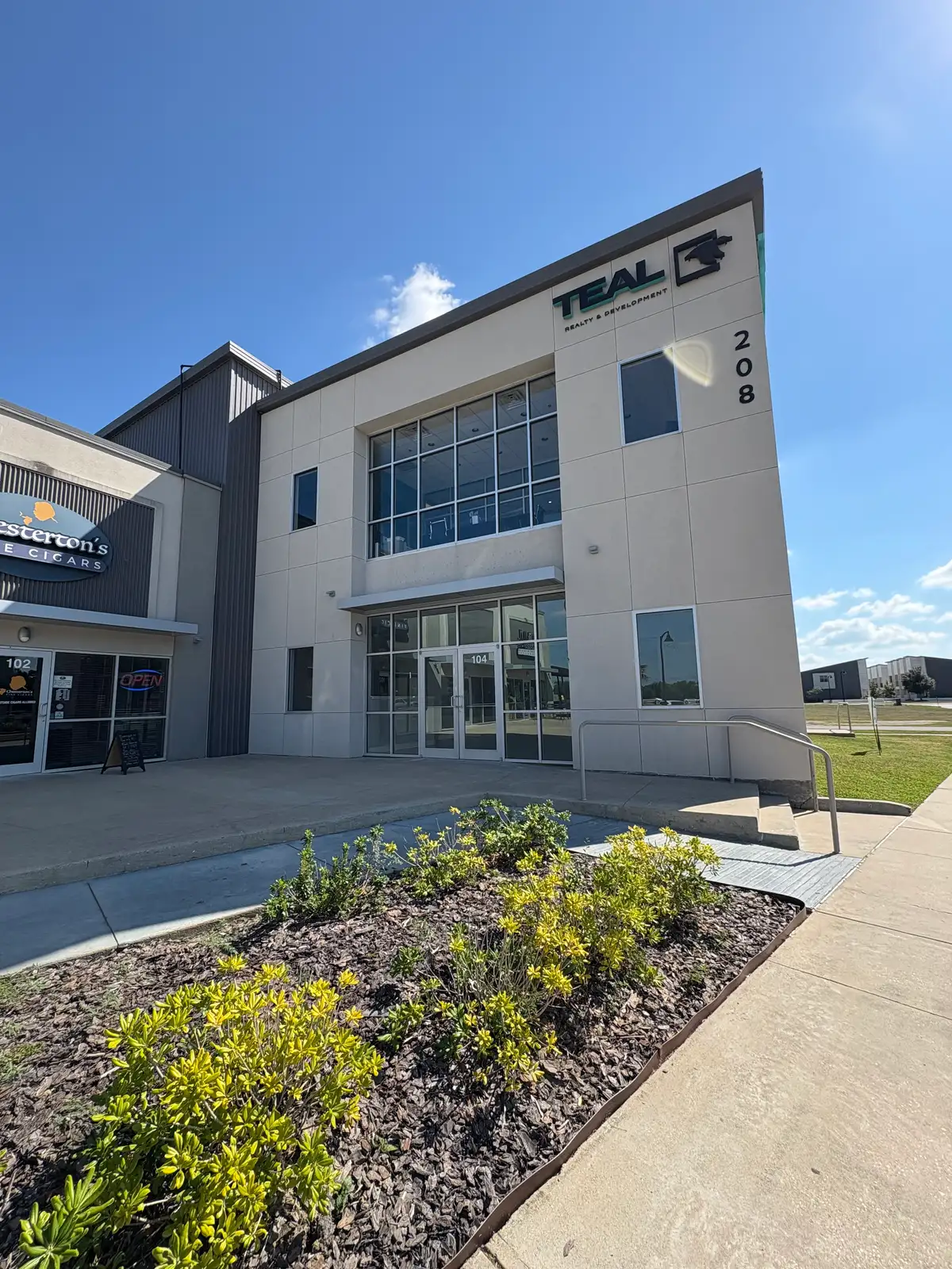 208 Centre Sarcelle Blvd