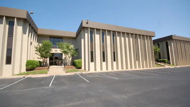 1800 Buckner Square thumbnail 2