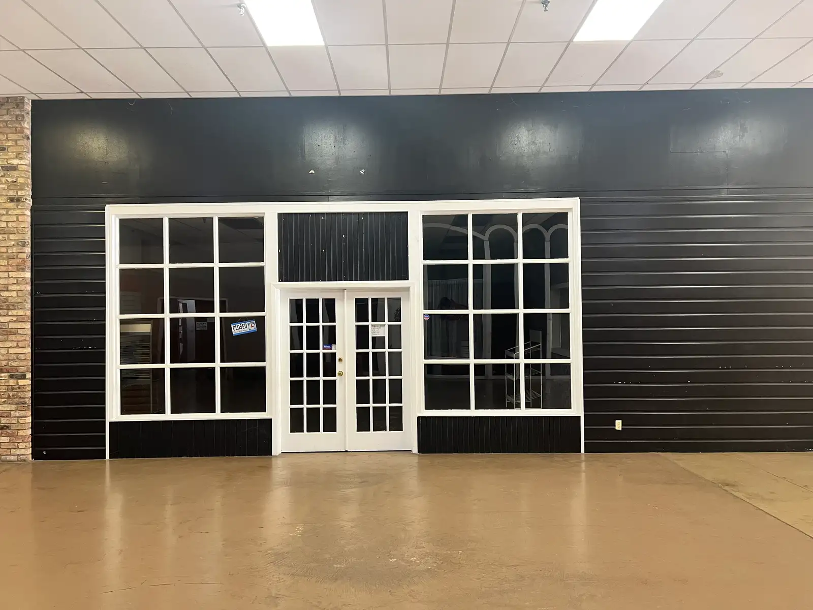 541 S Main St inside South Main Mall