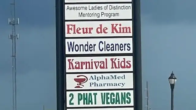 2074 Woodmere Blvd thumbnail 4