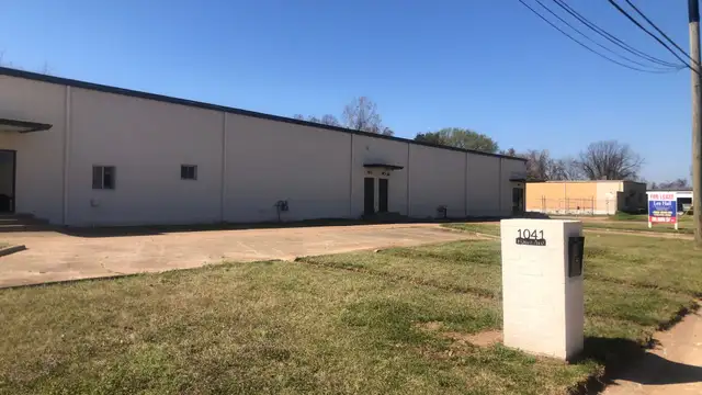 1041 Hawn Ave thumbnail 5