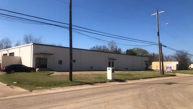 1041 Hawn Ave thumbnail 2