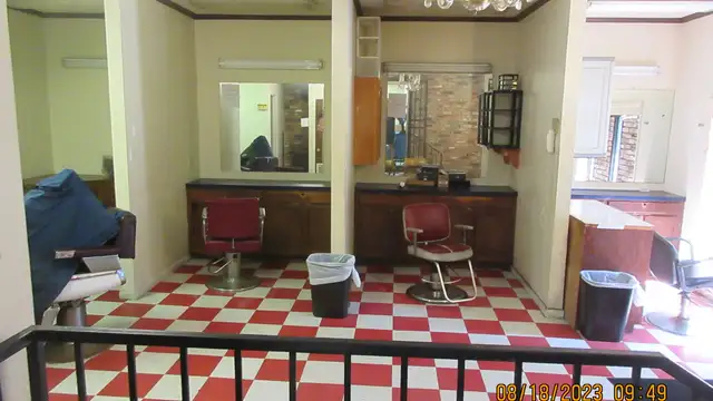 Barber Shop/ Restaurant thumbnail 2
