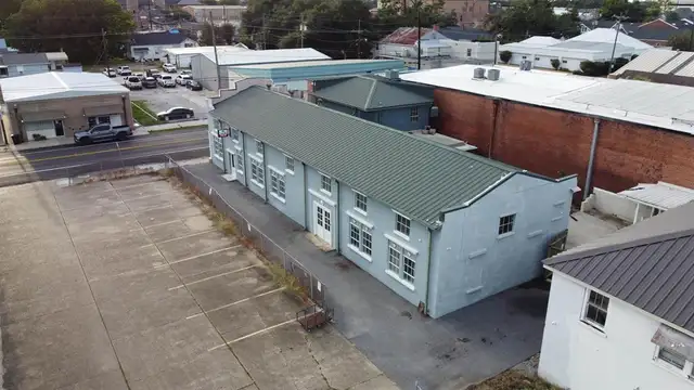609 & 613 Barrow St. thumbnail 2