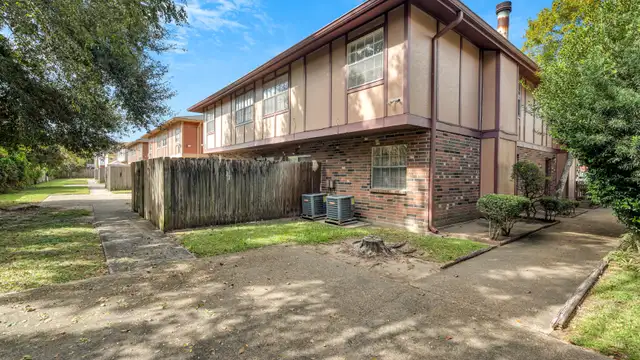 8-Unit Multifamily Investment with In-Place Income thumbnail 5