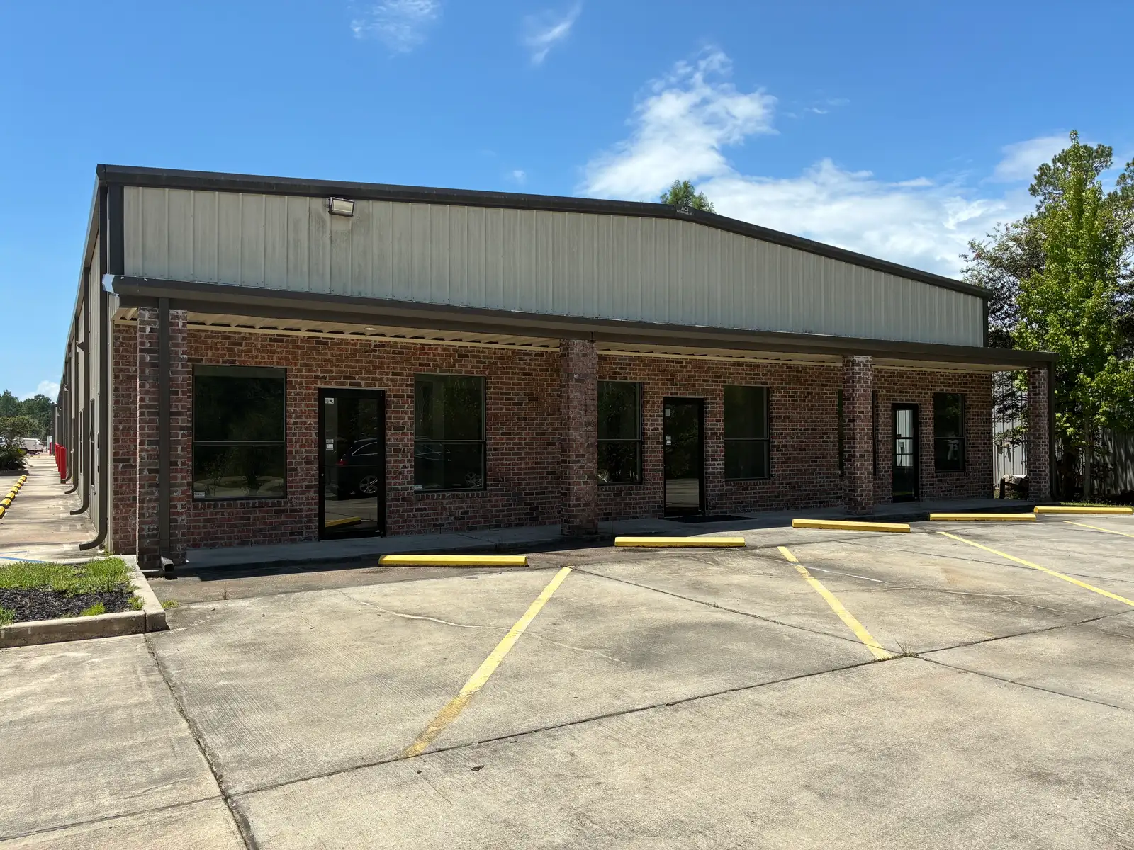 69185 - Office Warehouse in Mandeville off Interstate 12