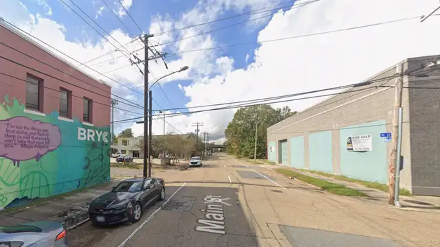 Free-Standing - Main, 11th, and North Street Frontage thumbnail 2