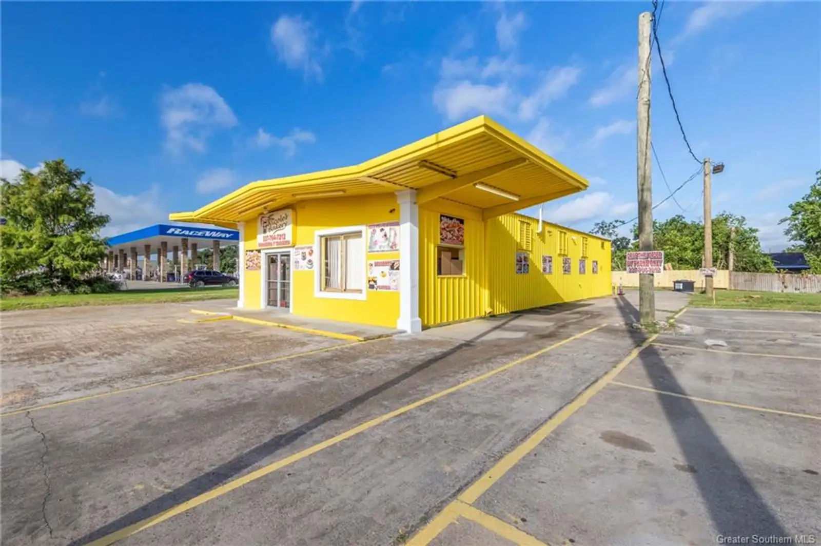 Functioning Restaurant for Sale image 4