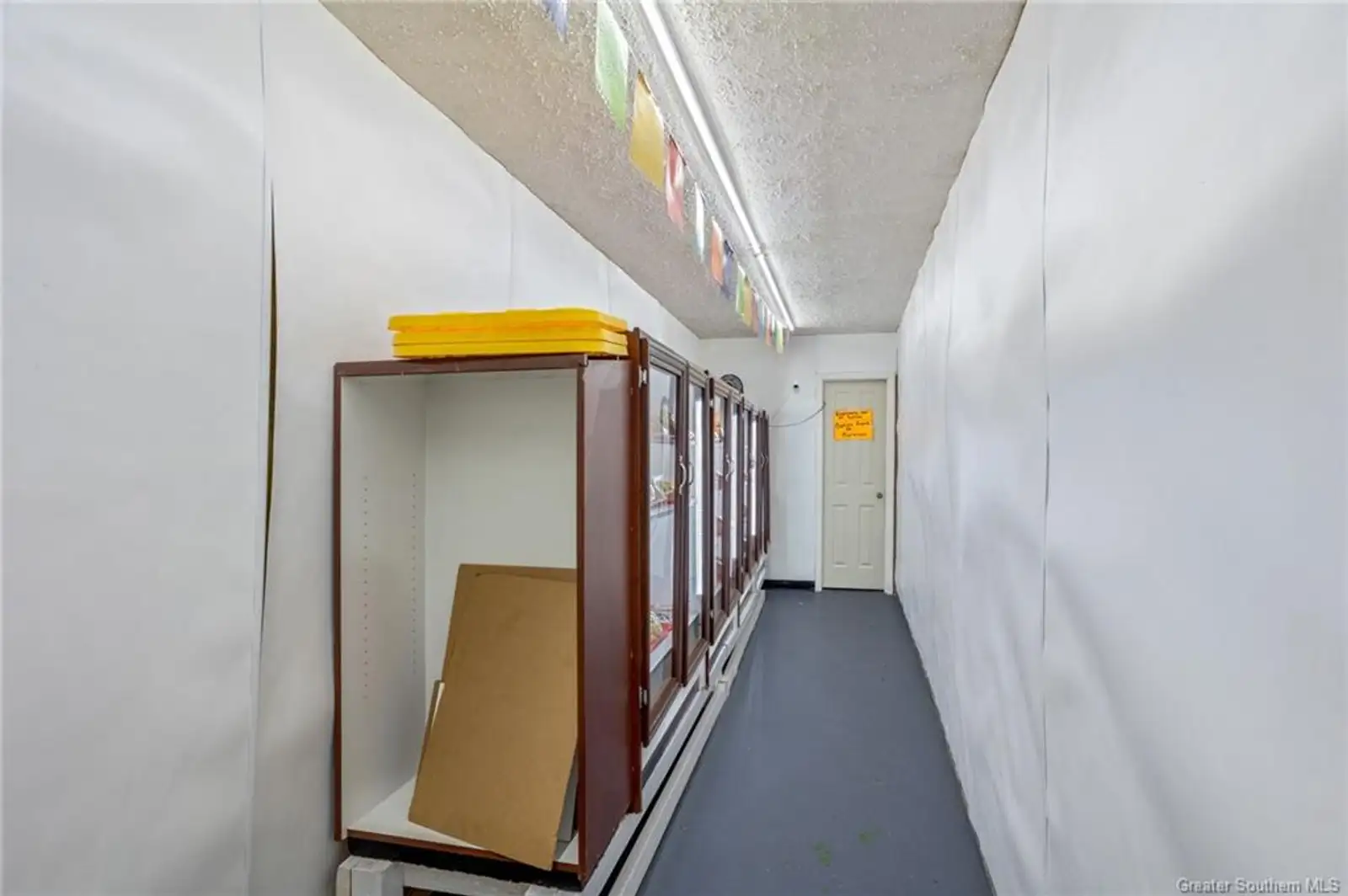 Functioning Restaurant for Sale image 10